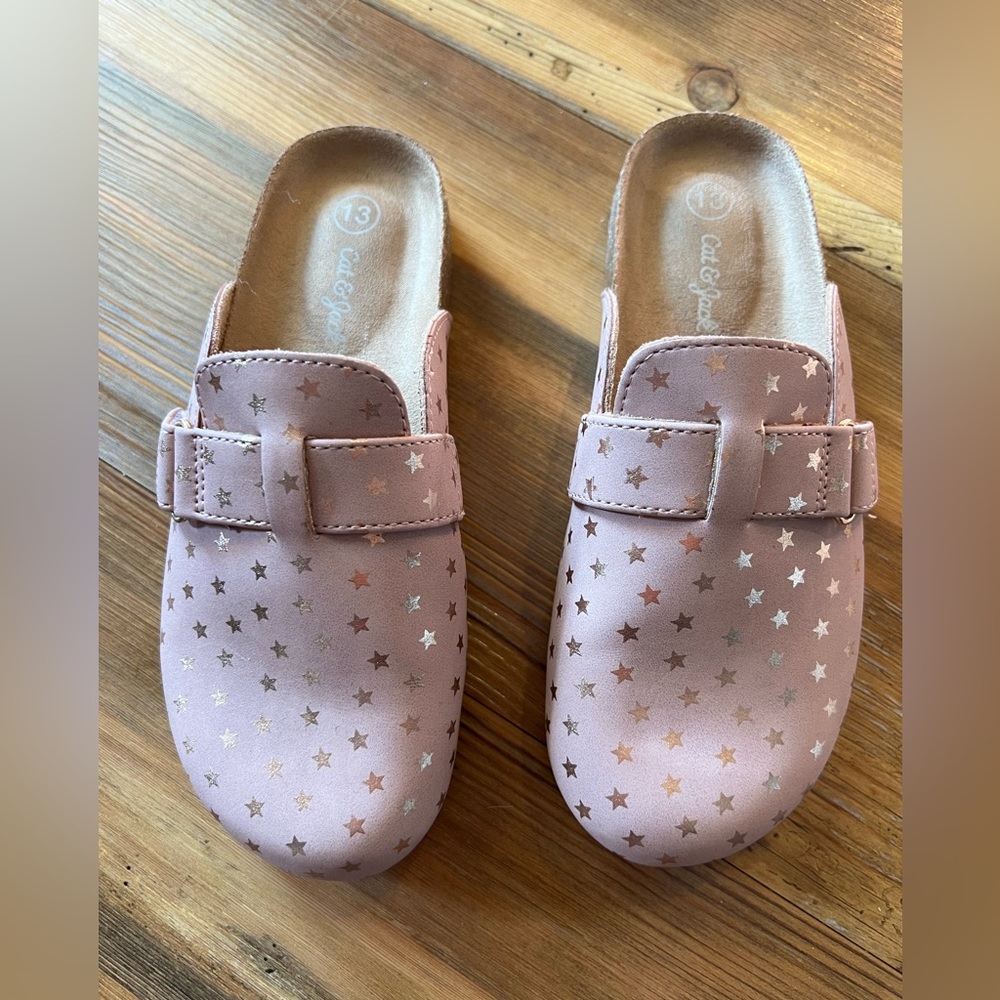 Girls Cat & Jack Slip On Mules. Pink with Rose Gold Stars. Size 13.